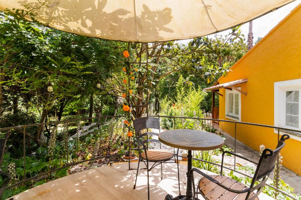 Esplanada com vista sobre o jardim